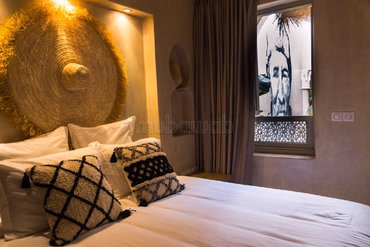 Sontuoso riad in affitto a Kbour Chou. Superficie di 220 m². Salotto marocchino, sistema di sicurezza.