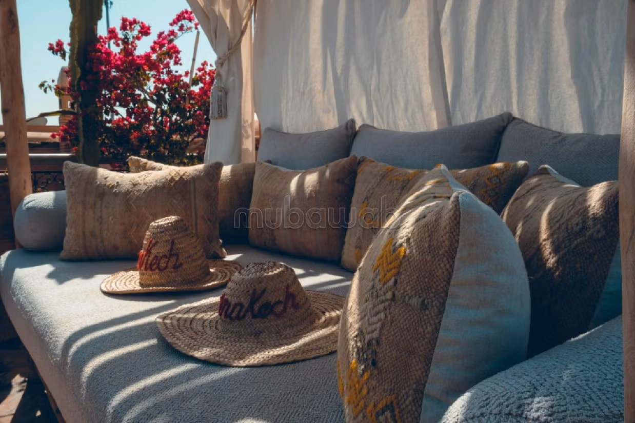 Sontuoso riad in affitto a Kbour Chou. Superficie di 220 m². Salotto marocchino, sistema di sicurezza.