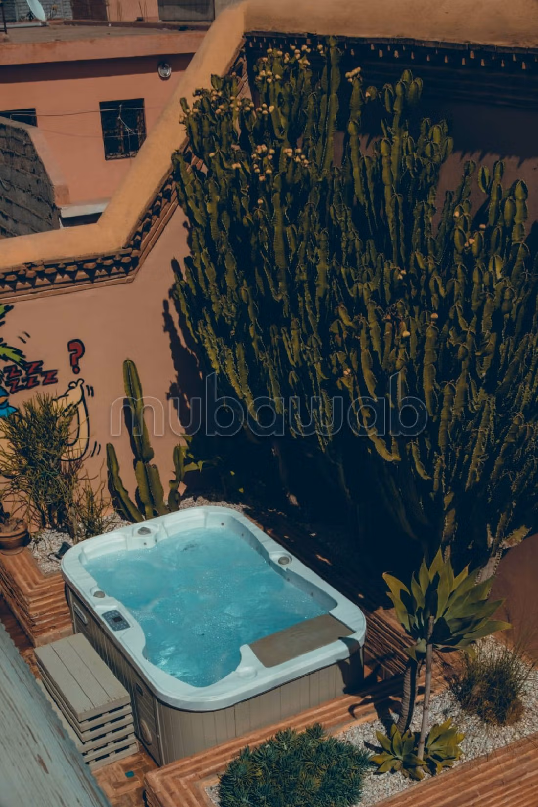 Sontuoso riad in affitto a Kbour Chou. Superficie di 220 m². Salotto marocchino, sistema di sicurezza.