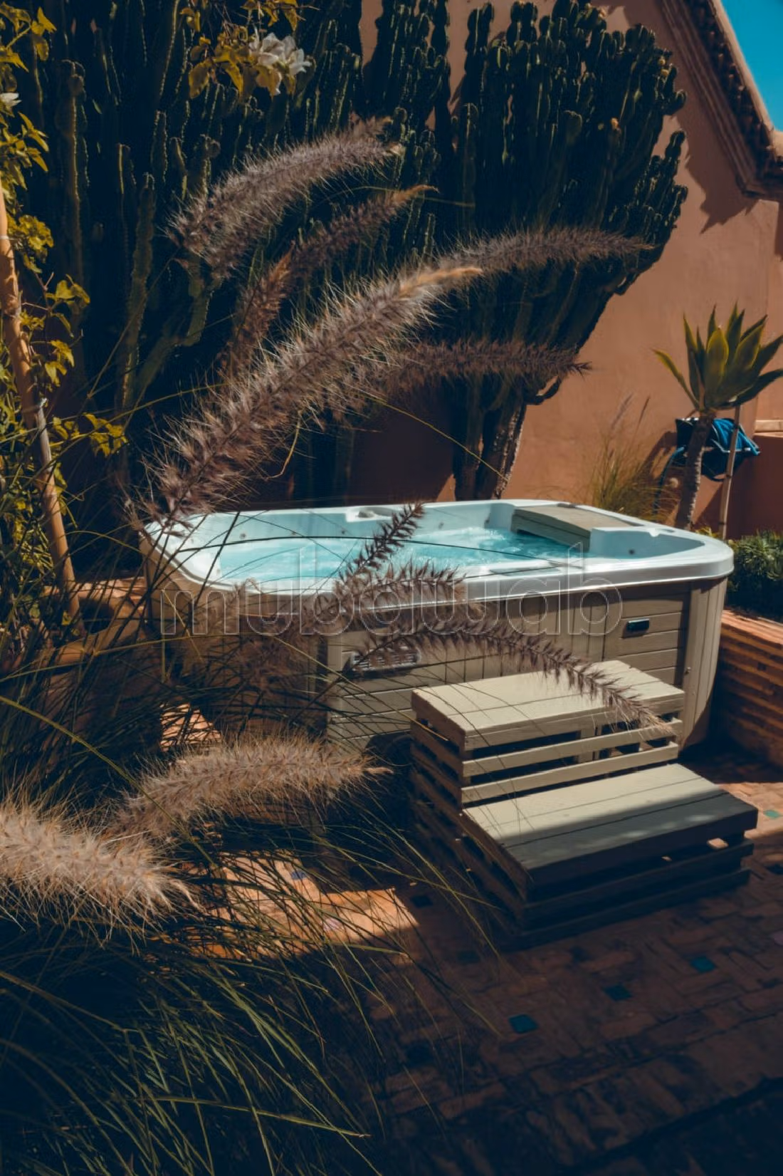 Sontuoso riad in affitto a Kbour Chou. Superficie di 220 m². Salotto marocchino, sistema di sicurezza.