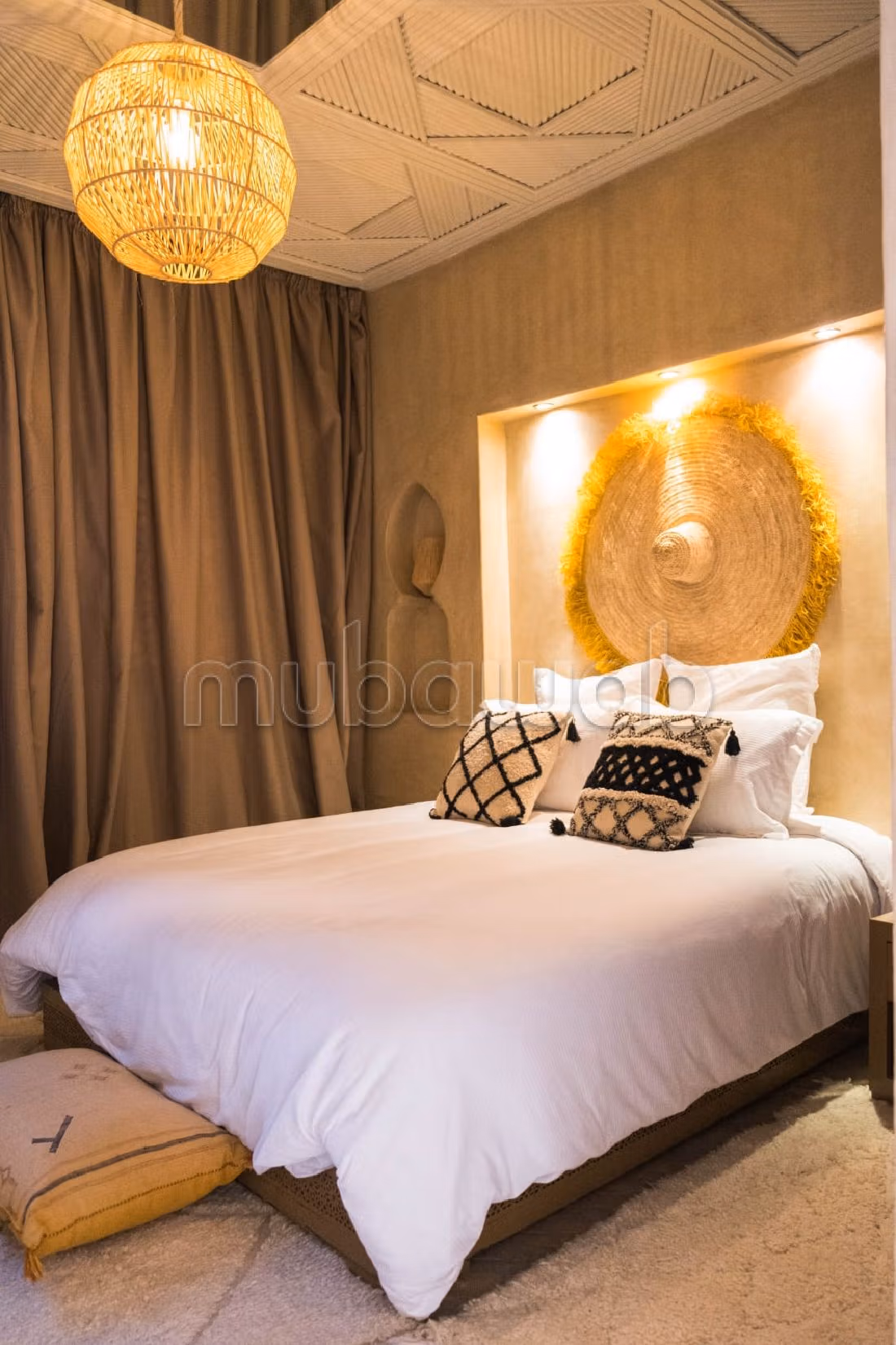 Sontuoso riad in affitto a Kbour Chou. Superficie di 220 m². Salotto marocchino, sistema di sicurezza.