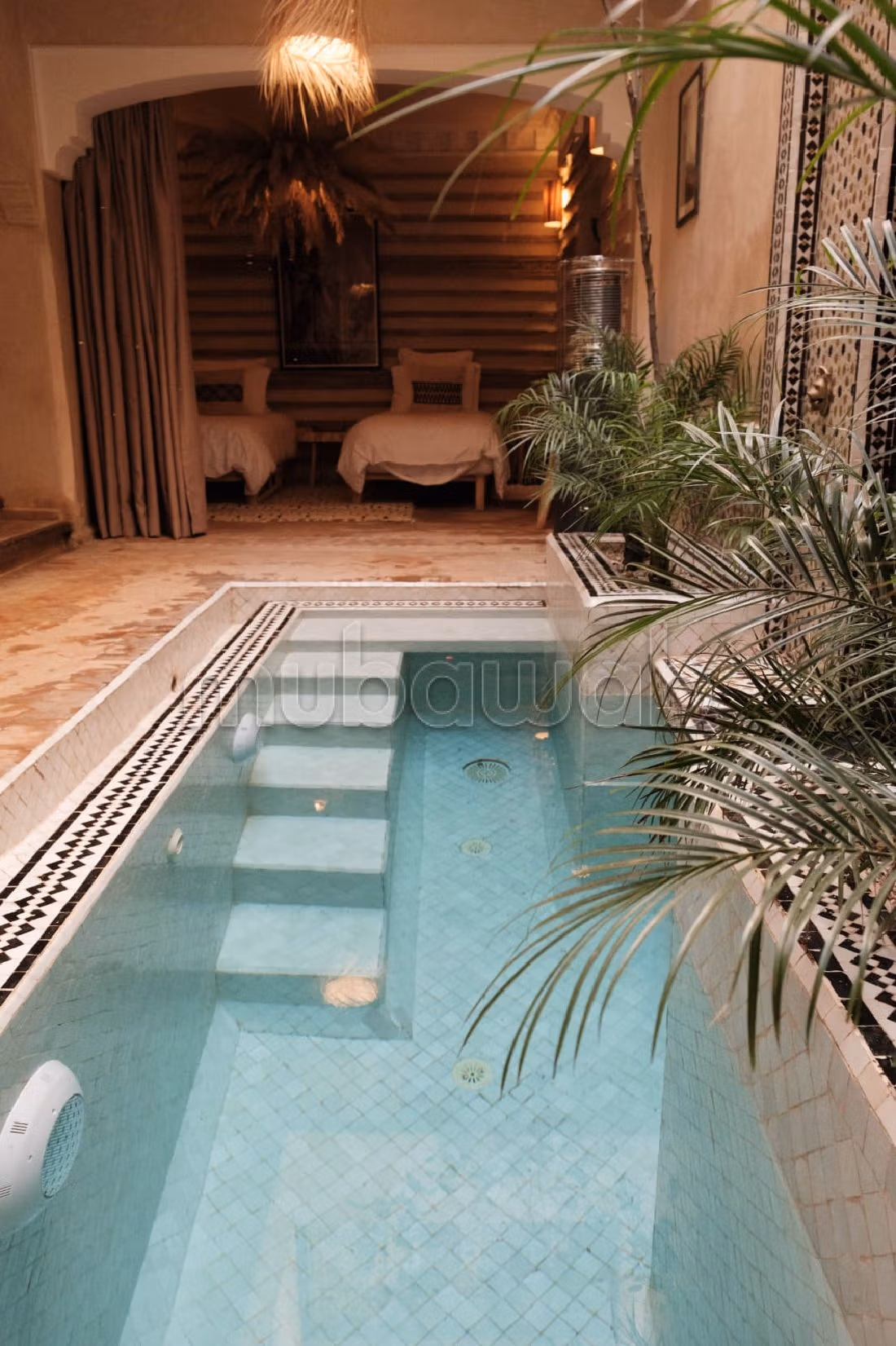 Sontuoso riad in affitto a Kbour Chou. Superficie di 220 m². Salotto marocchino, sistema di sicurezza.