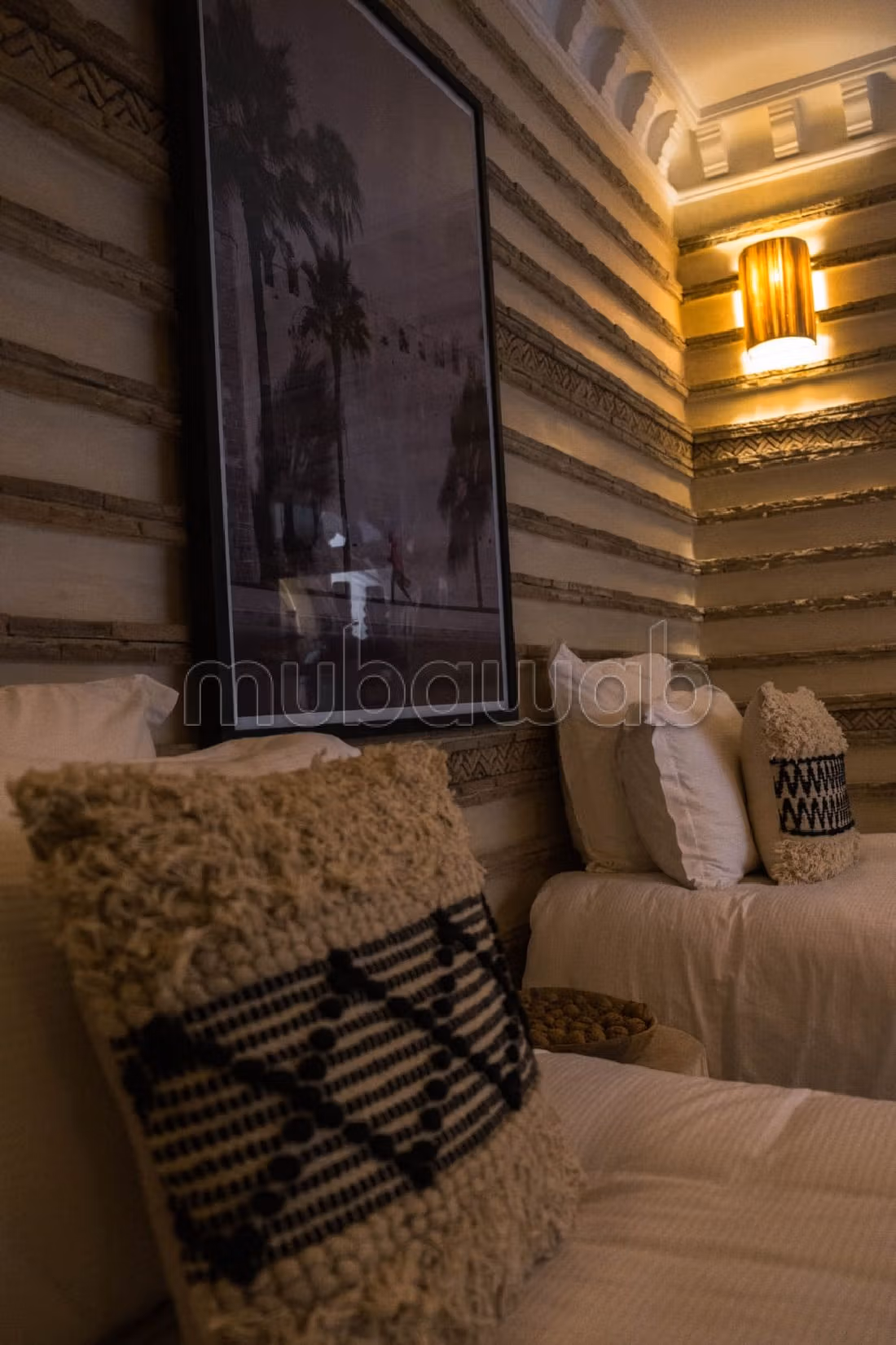 Sontuoso riad in affitto a Kbour Chou. Superficie di 220 m². Salotto marocchino, sistema di sicurezza.