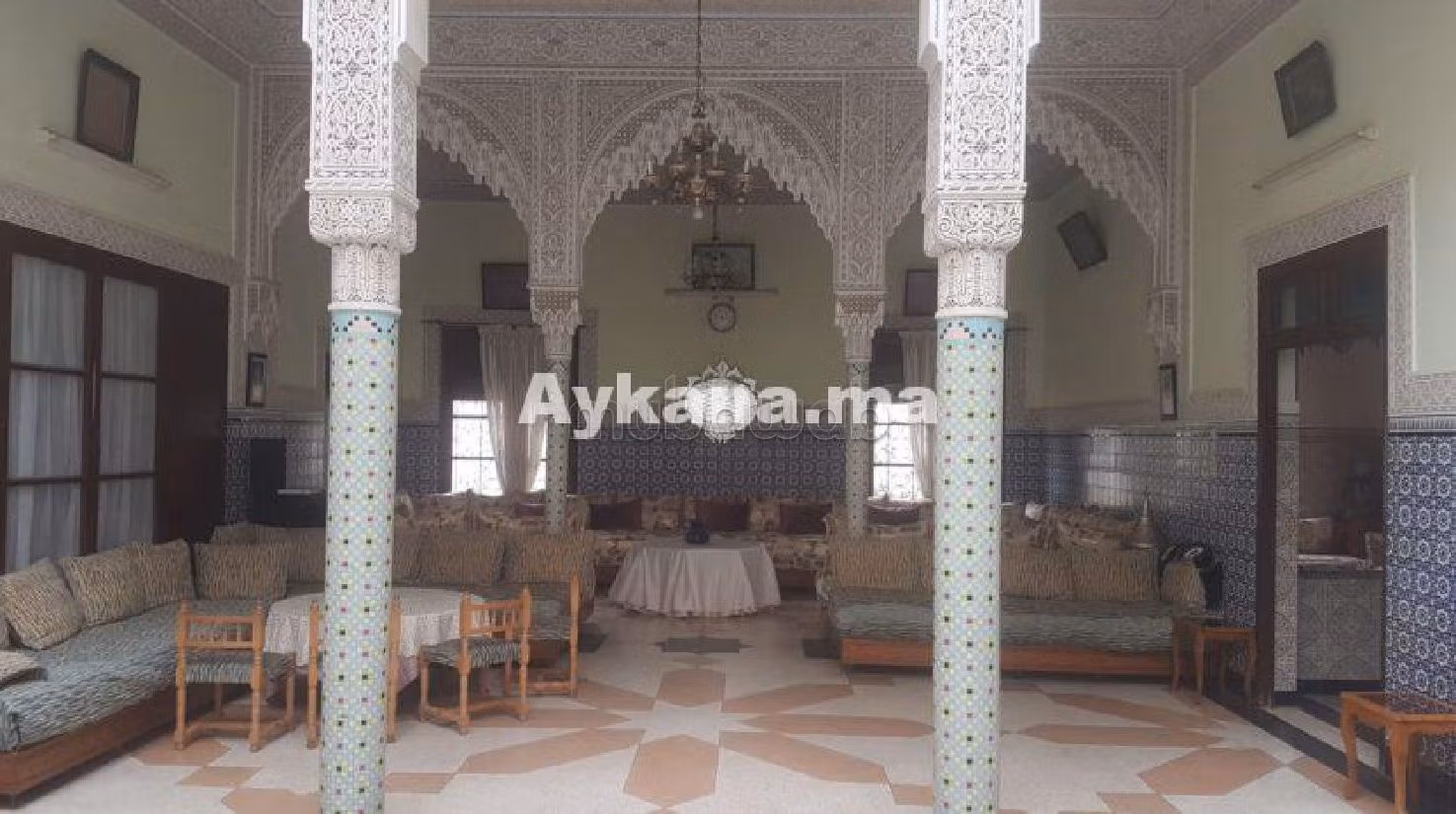 اشتري رياض رائع ب المدينة. 10 غرف ممتازة. المرآب والشرفة. 