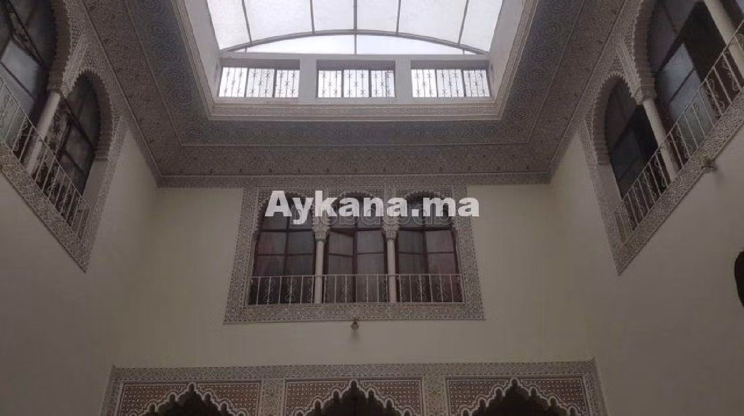 اشتري رياض رائع ب المدينة. 10 غرف ممتازة. المرآب والشرفة. 