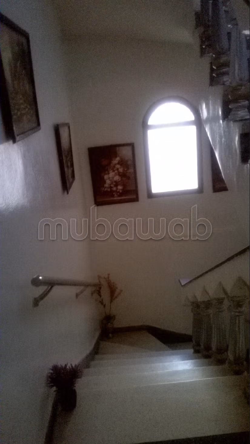 Magnífica casa en venta en Akkari. 6 dormitorios. Jardineras, Gran terraza