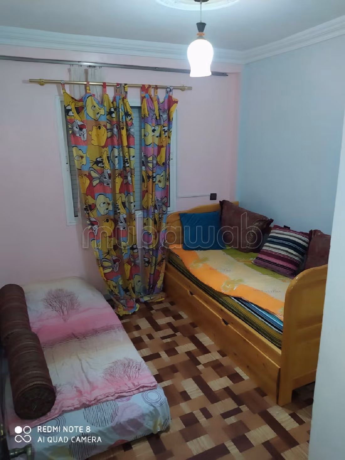 Encuentra un piso en alquiler en Cité Adrar. 3 dormitorios. Está amueblado con buen gusto