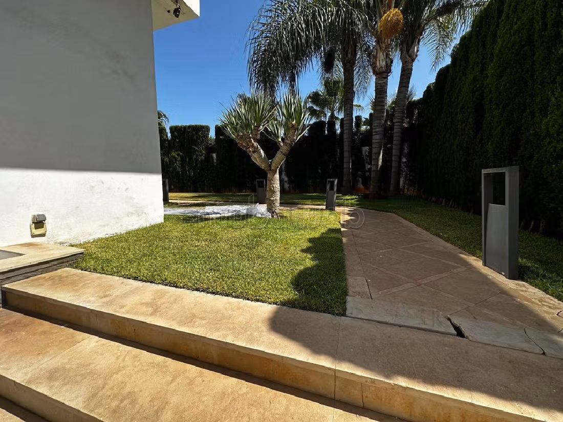 Straordinaria villa in affitto a Californie. 9 ampi locali. arredato. 