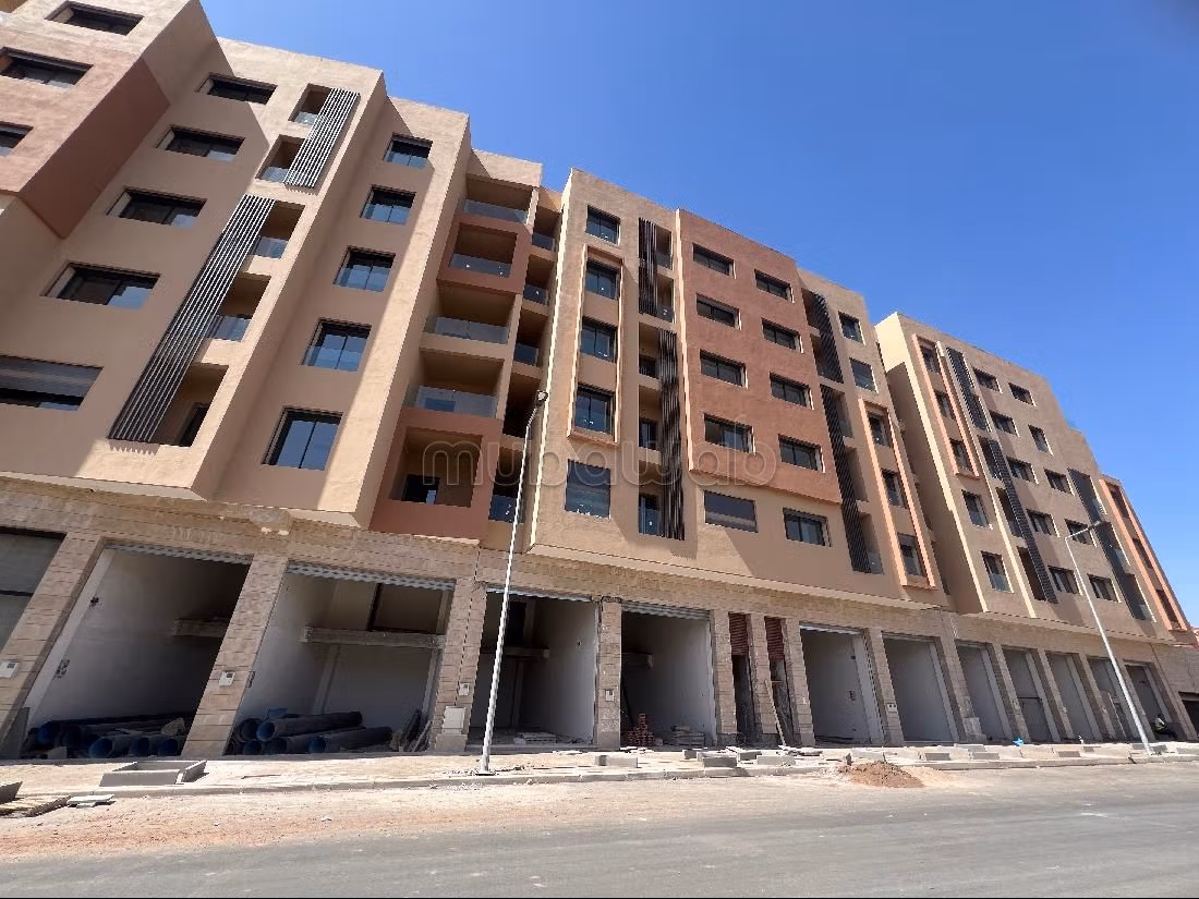 Vendita di un bell'appartamento a Guéliz. Superficie di 62 m². Salotto tipico marocchino, sistema di sicurezza.