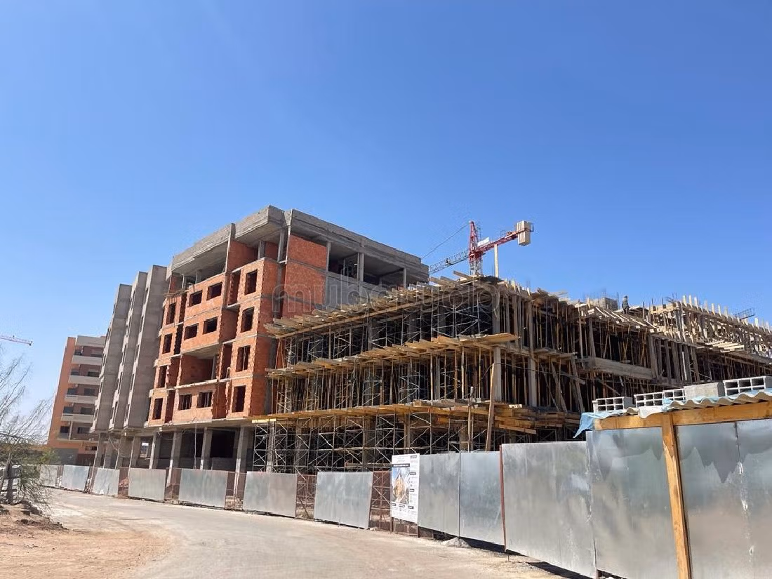 Vendita di un bell'appartamento a Guéliz. Superficie di 62 m². Salotto tipico marocchino, sistema di sicurezza.