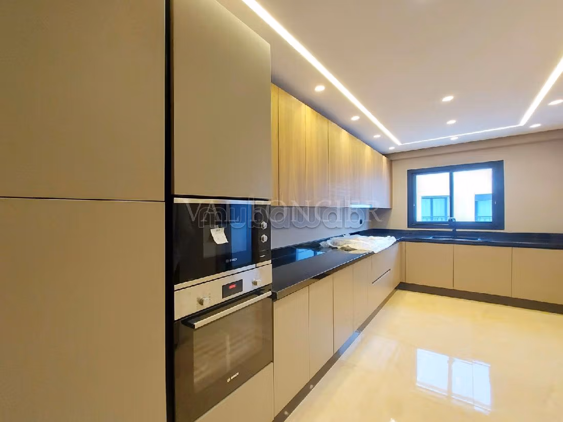 Apartment for rent in Ain Diab. Surface area 200 m². Beautiful terrace and garden