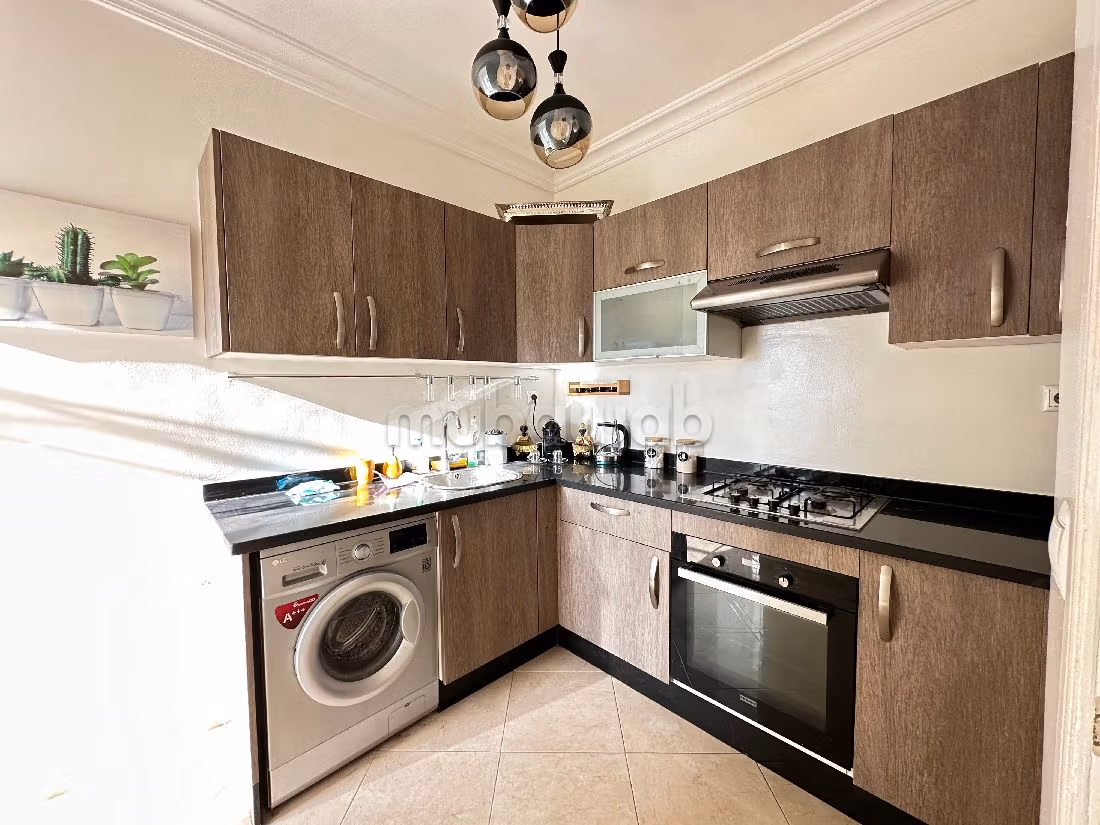 Flat for rent in Bourgogne Ouest. 2 beautiful rooms. Well decorated.