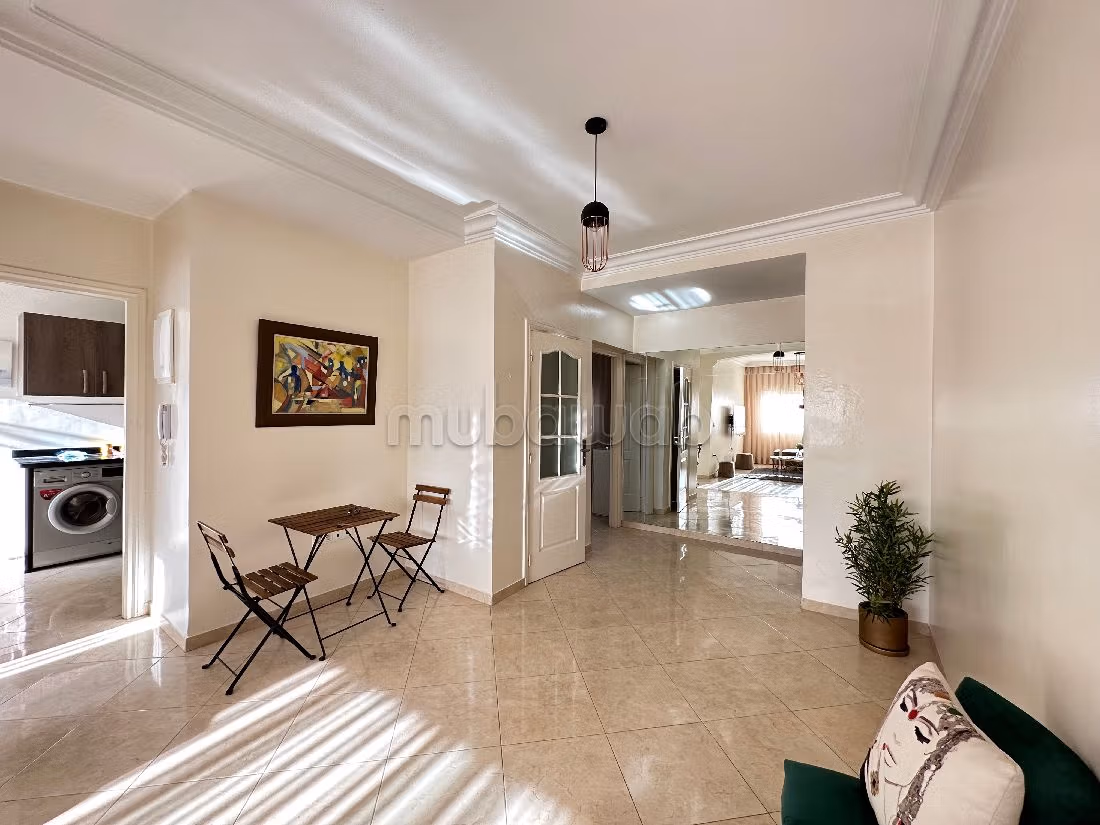 Flat for rent in Bourgogne Ouest. 2 beautiful rooms. Well decorated.