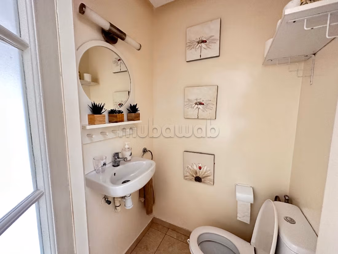 Flat for rent in Bourgogne Ouest. 2 beautiful rooms. Well decorated.