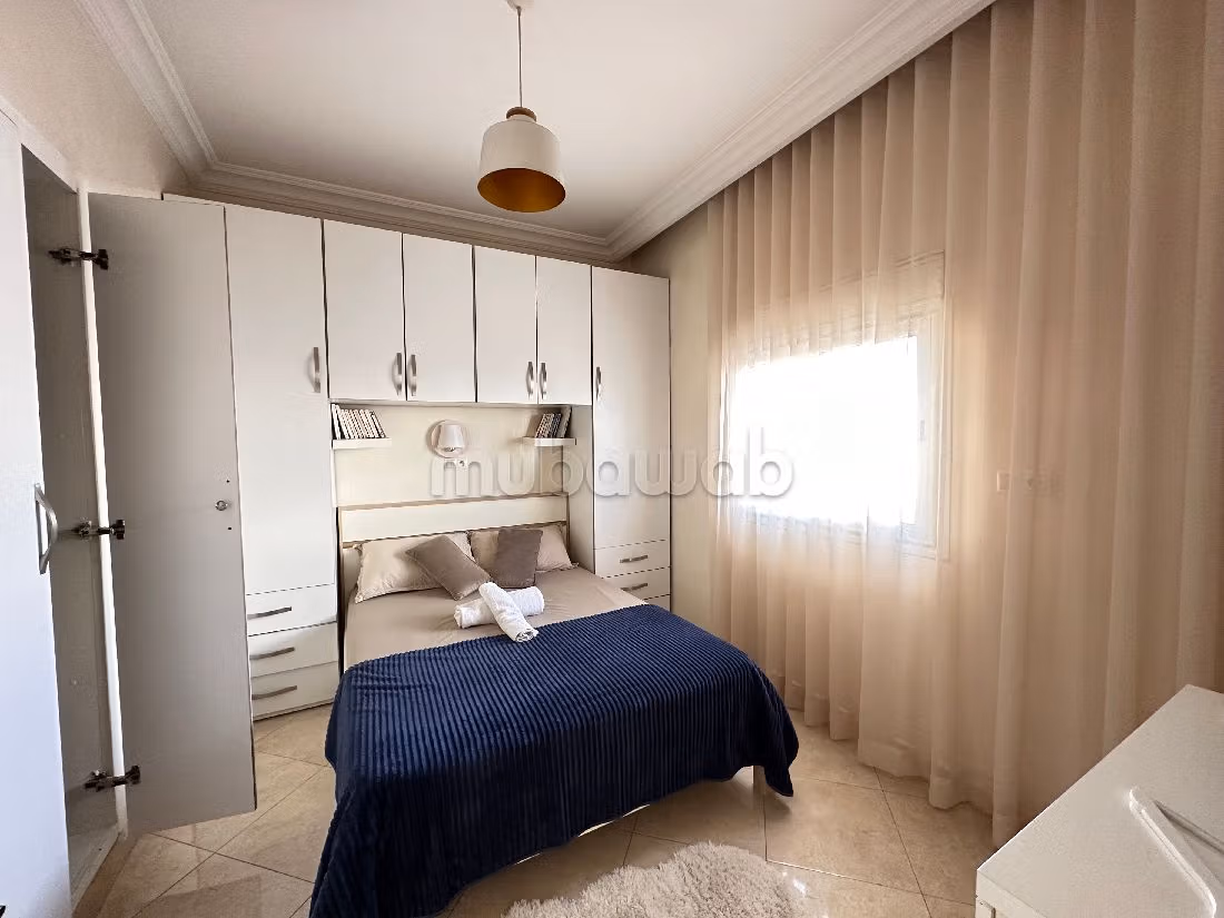 Flat for rent in Bourgogne Ouest. 2 beautiful rooms. Well decorated.