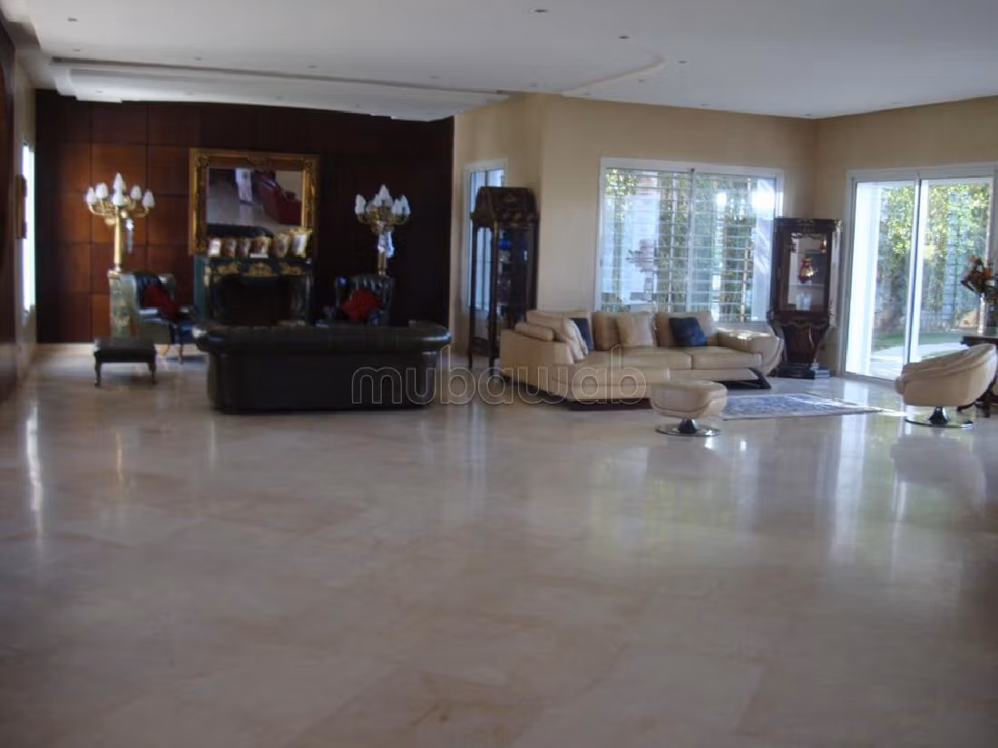 Villa's en luxe woningen beschikbaar in Souissi. 5 Ruimtes. Met lift en tuin. 