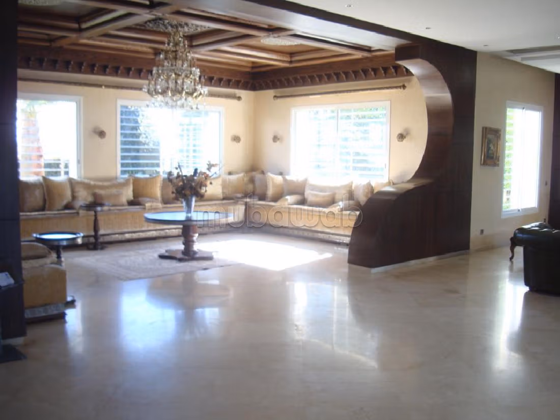 Villa's en luxe woningen beschikbaar in Souissi. 5 Ruimtes. Met lift en tuin. 