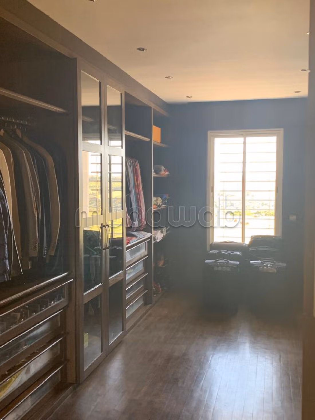 Villa's en luxe woningen beschikbaar in Souissi. 5 Ruimtes. Met lift en tuin. 