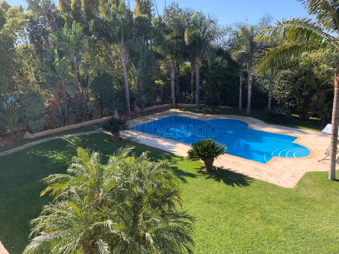 Villa's en luxe woningen beschikbaar in Souissi. 5 Ruimtes. Met lift en tuin. 