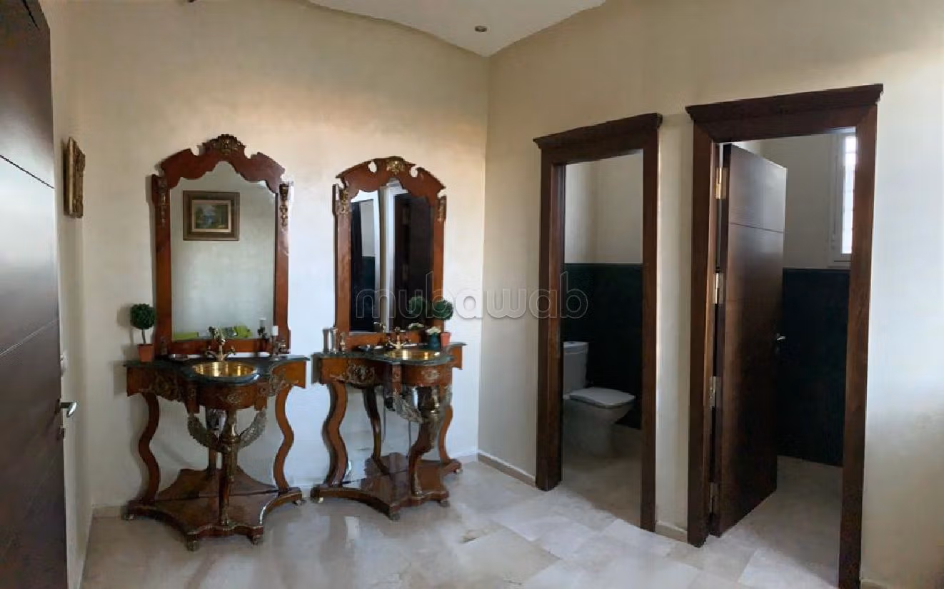 Villa's en luxe woningen beschikbaar in Souissi. 5 Ruimtes. Met lift en tuin. 