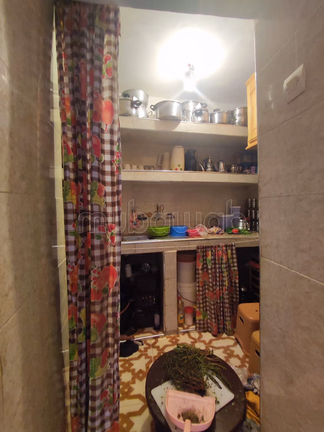 رياض للبيع ب سيدي بن سليمان الجزولي. المساحة 100 م². صالون مغربي أصيل. 