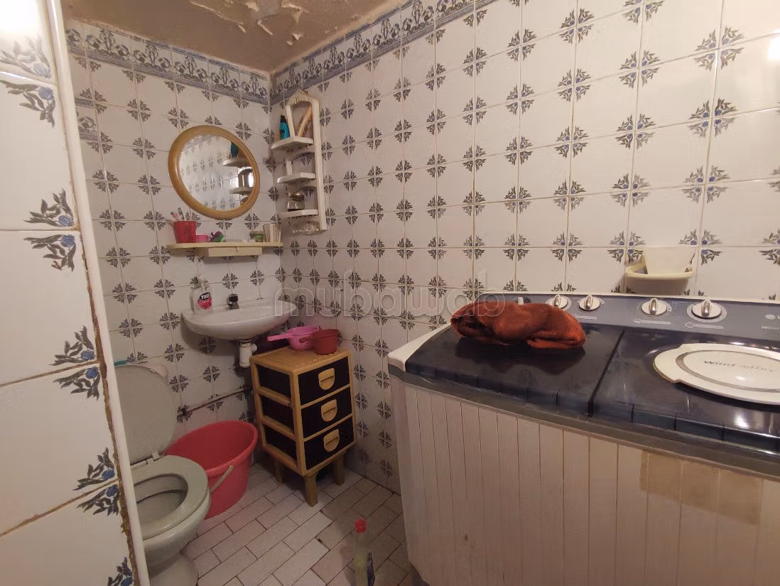 رياض للبيع ب سيدي بن سليمان الجزولي. المساحة 100 م². صالون مغربي أصيل. 