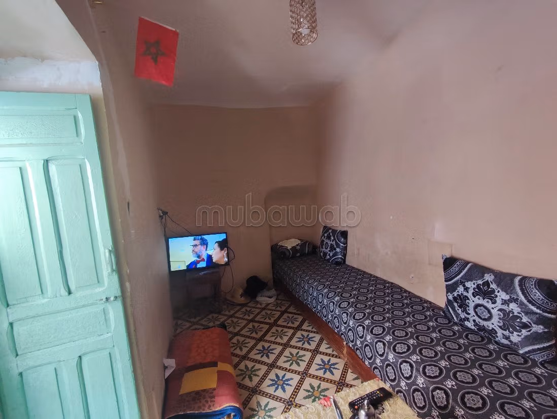 رياض للبيع ب سيدي بن سليمان الجزولي. المساحة 100 م². صالون مغربي أصيل. 