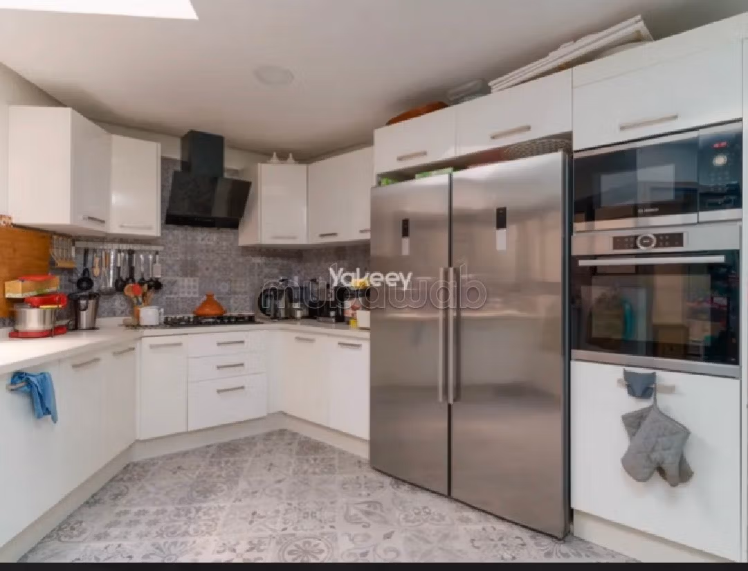 Appartement à vendre à La Gironde. 3 chambres. Meublé