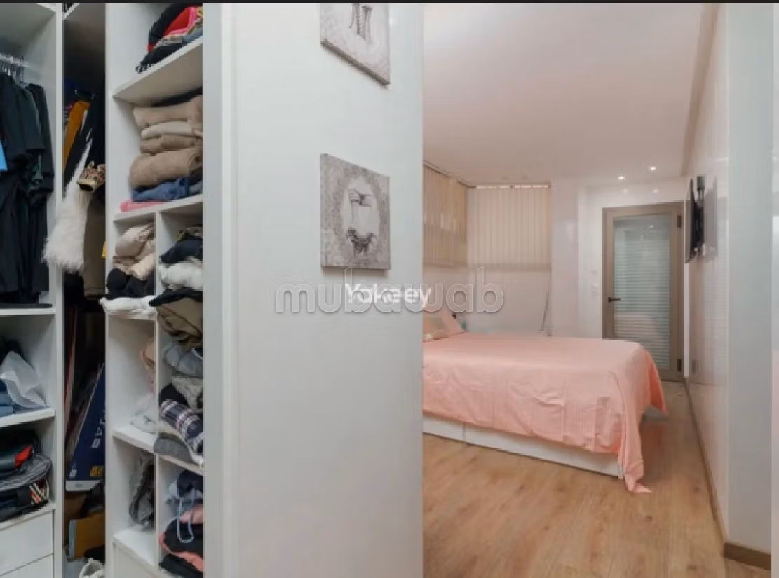 Appartement à vendre à La Gironde. 3 chambres. Meublé