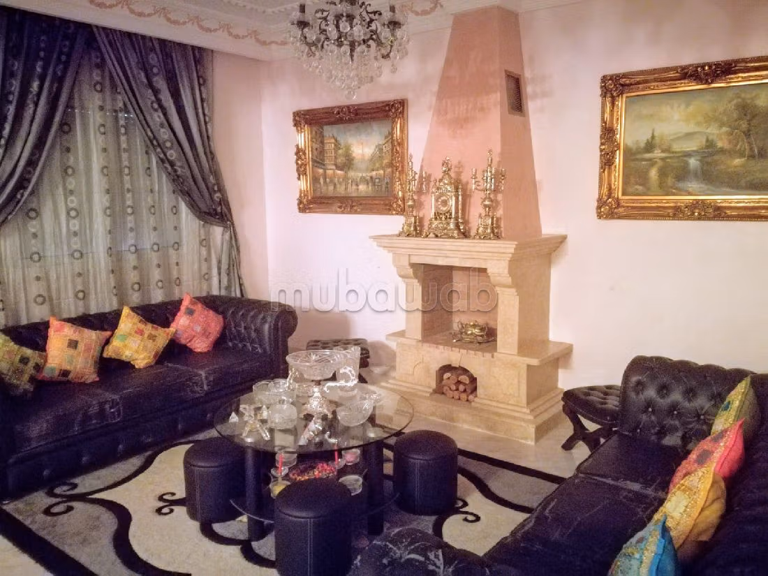 Casa de alto standing en venta. 5 dormitorios. está amueblado con buen gusto. 