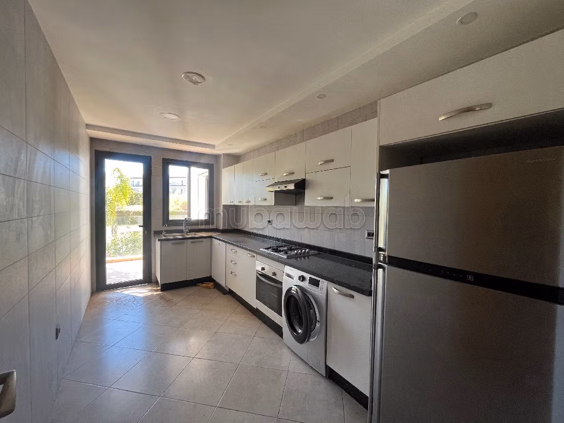 Appartement vide 3 chambres à louer à Darbouazza