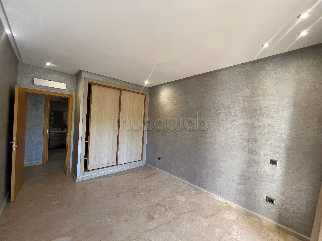 Appartement vide 3 chambres à louer à Darbouazza