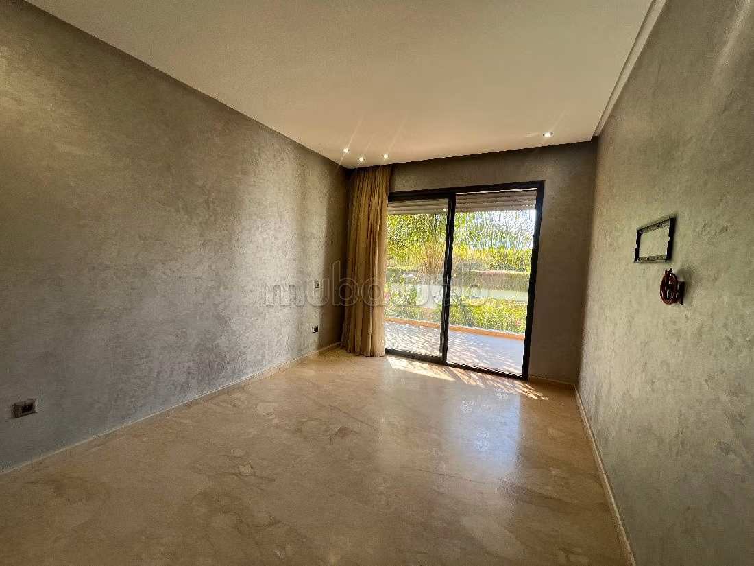 Appartement vide 3 chambres à louer à Darbouazza