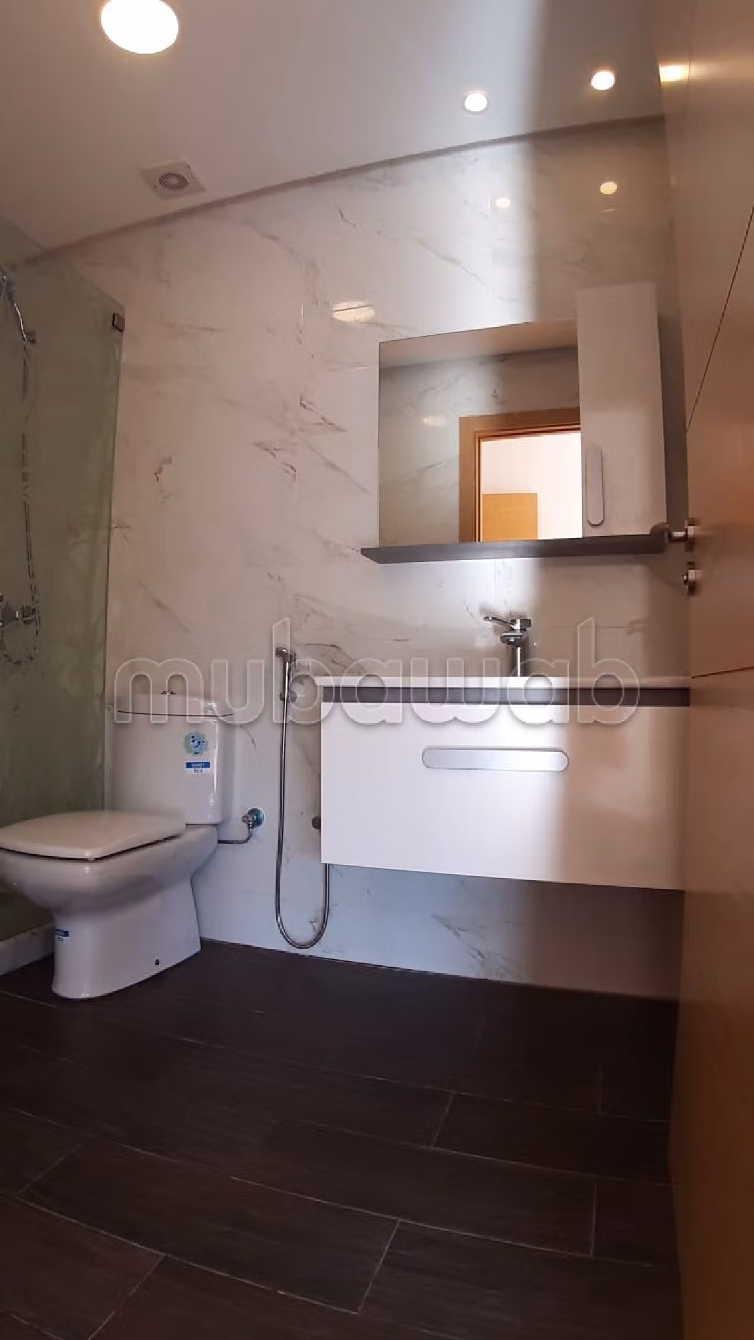 Appartement vide 3 chambres à louer à Darbouazza