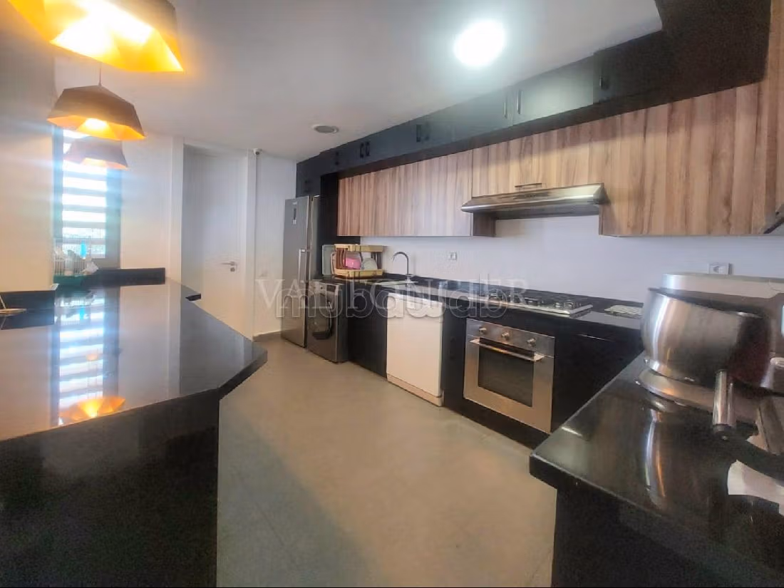 Location Très Beau Duplex 229m2 avec Jardin Privé à Bouskoura