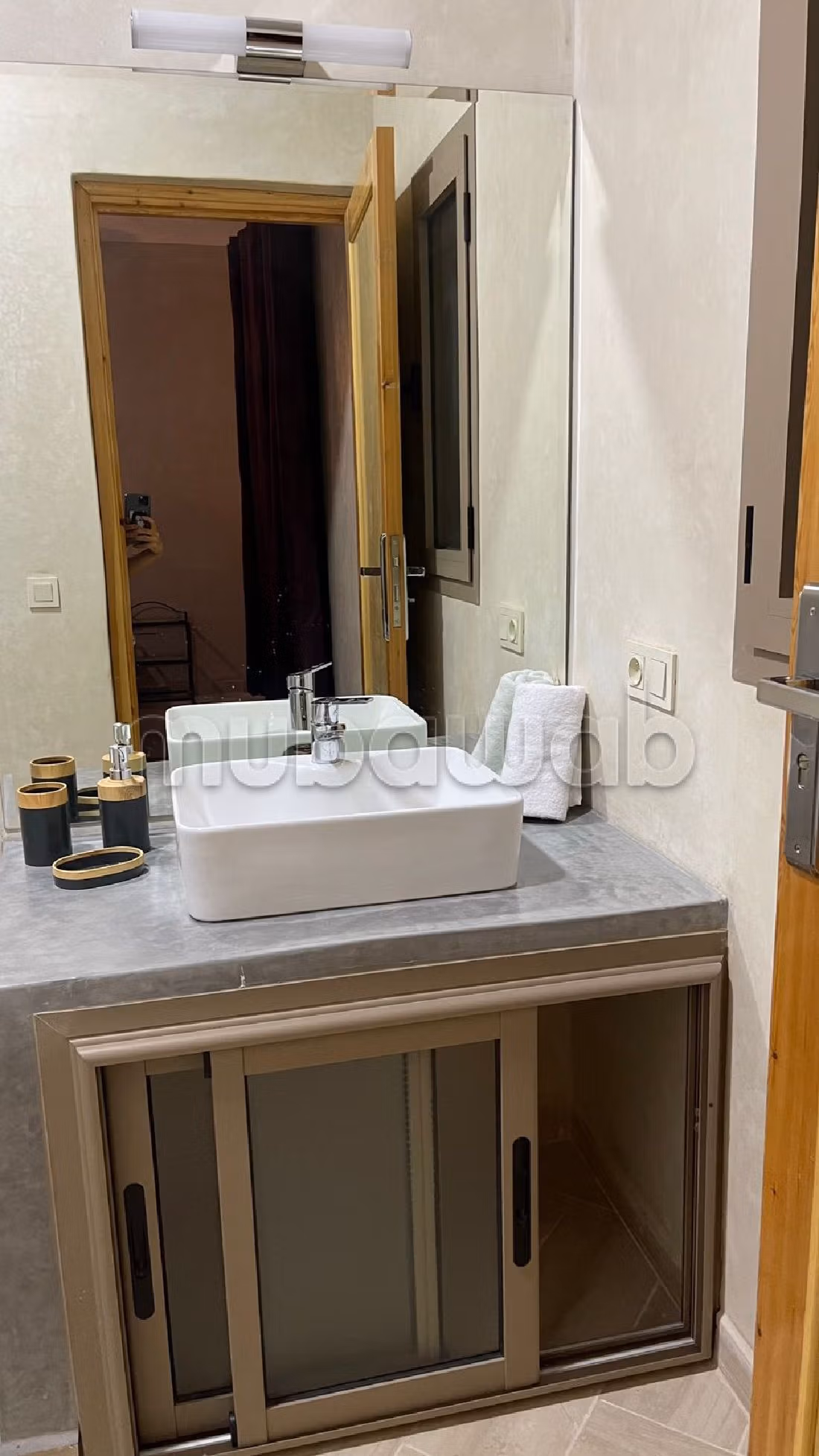 Fabulous house for sale in Route de Fez. Total area 2000 m². Parking spaces and terrace. 