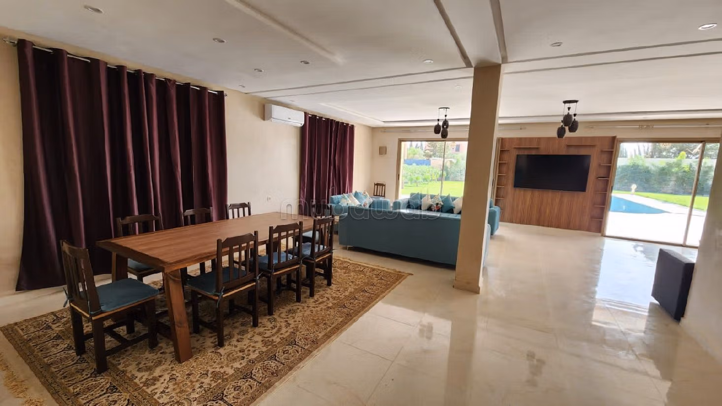 Fabulous house for sale in Route de Fez. Total area 2000 m². Parking spaces and terrace. 