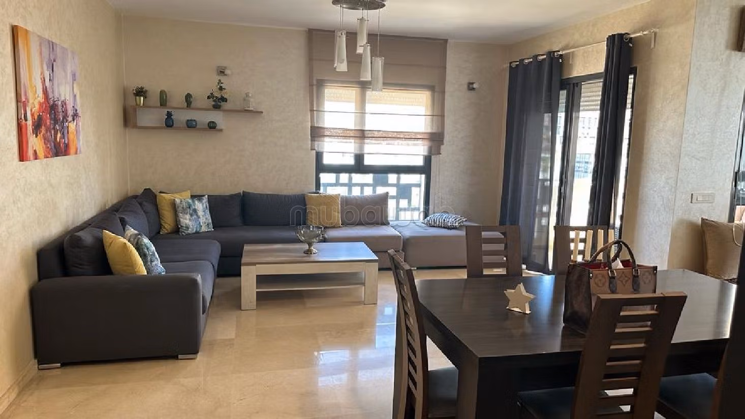 Très joli appartement meublé pour location à CFC