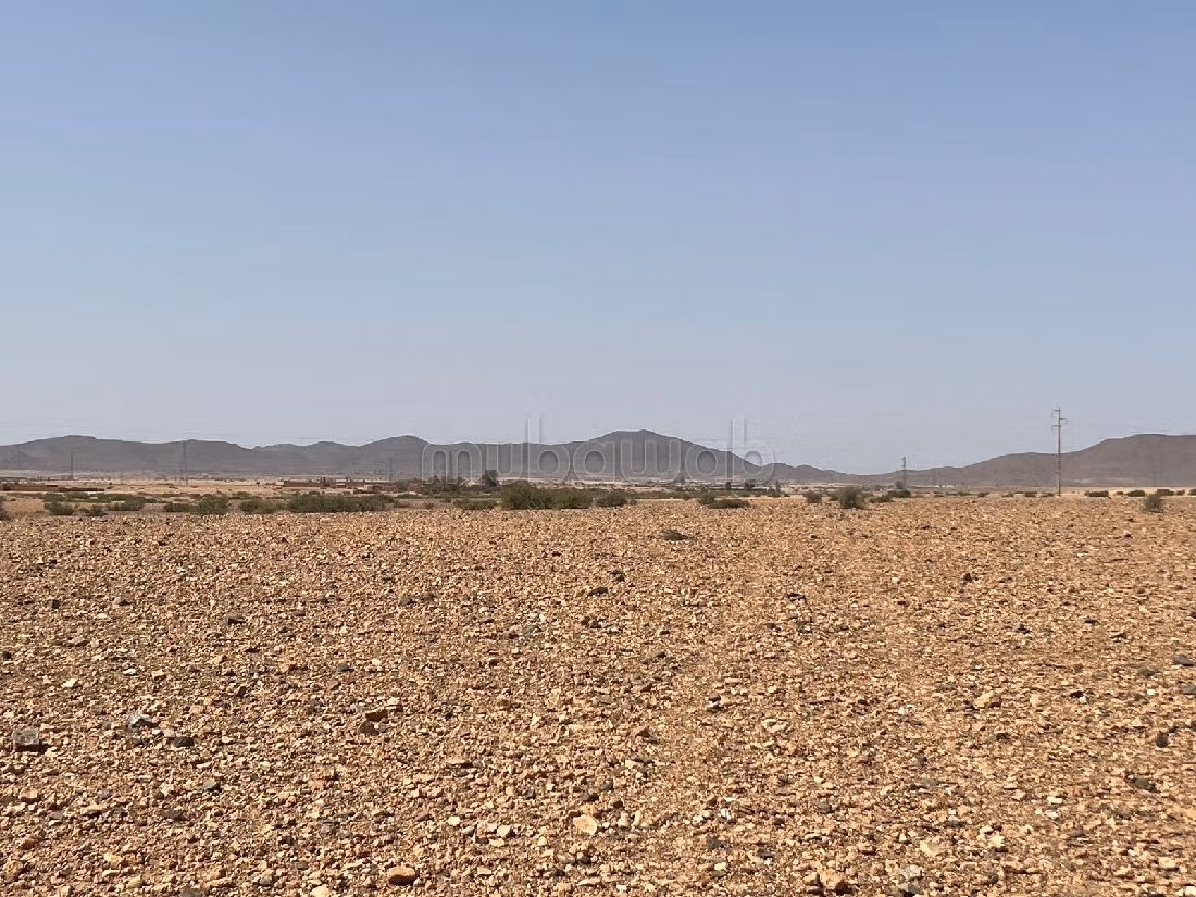 Bel terreno in vendita a Route Casablanca. Superficie 57300 m². 