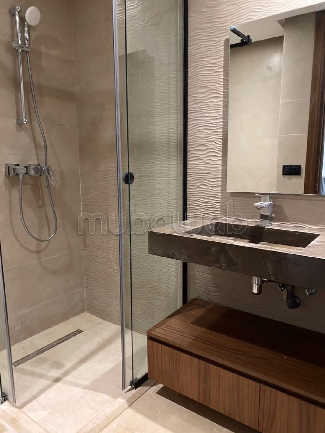 شقة رائعة للايجار ببوسكورة. 2 غرف جميلة. أماكن لوقوف السيارات وحديقة جميلة. 