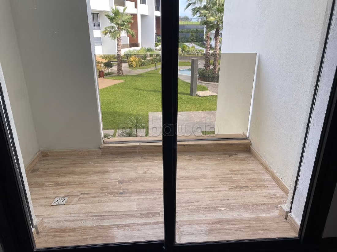 شقة رائعة للايجار ببوسكورة. 2 غرف جميلة. أماكن لوقوف السيارات وحديقة جميلة. 