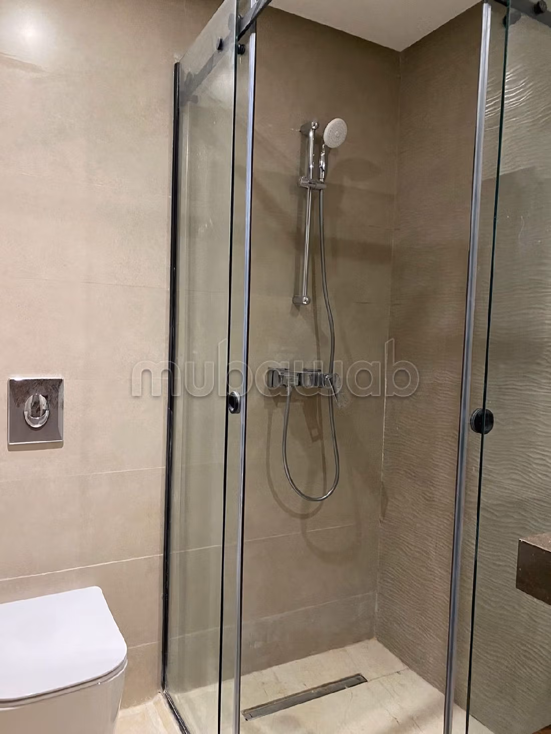 شقة رائعة للايجار ببوسكورة. 2 غرف جميلة. أماكن لوقوف السيارات وحديقة جميلة. 