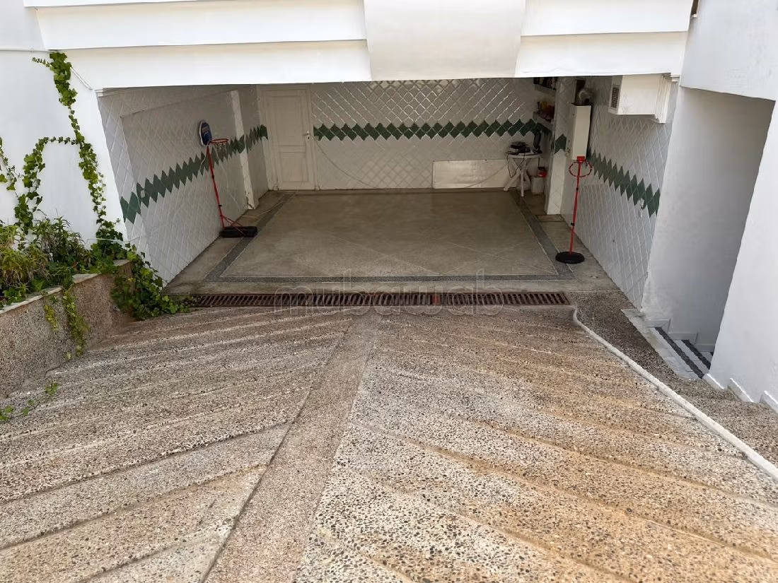 Suntuosa villa en venta en Mandarona. Pequeña superficie 526 m². Servicio de chimenea y conserjería