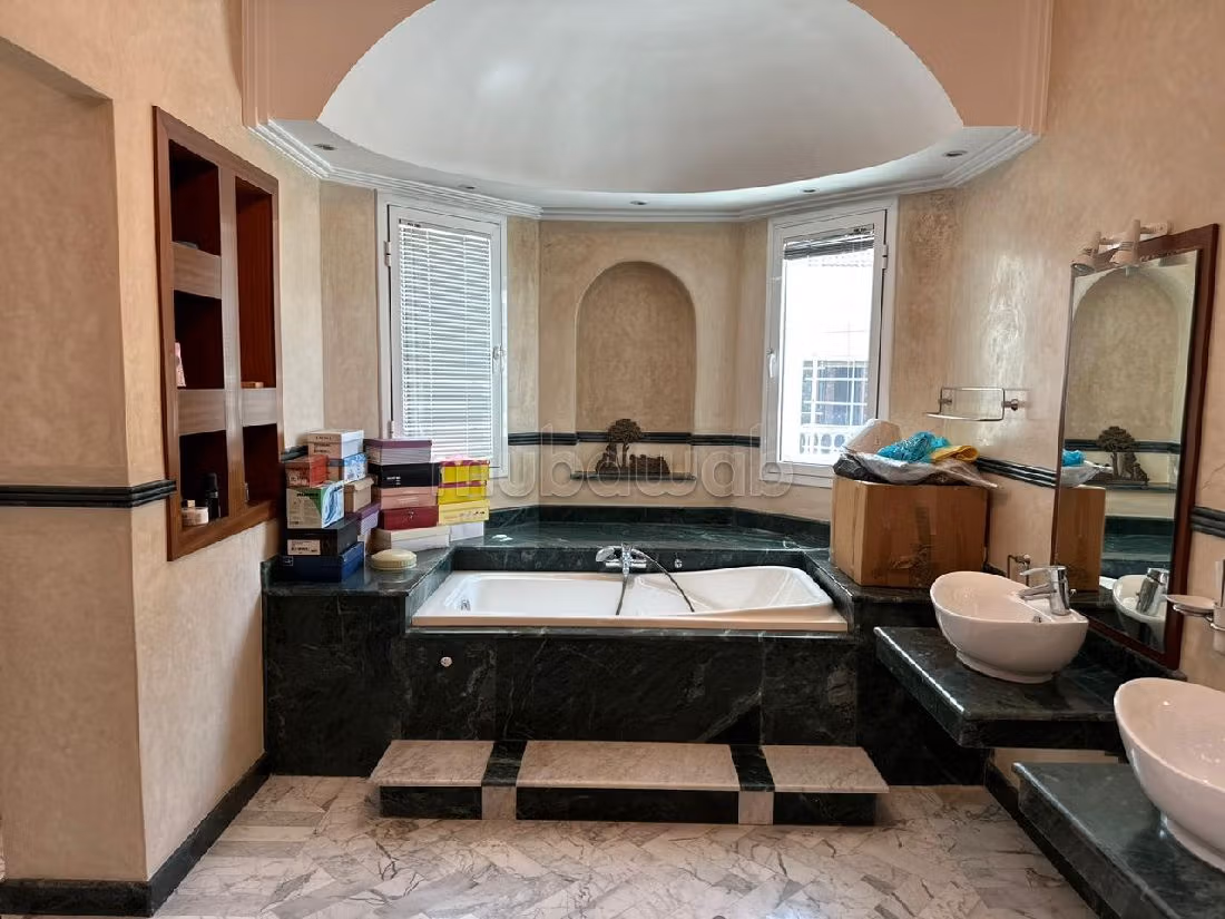 Suntuosa villa en venta en Mandarona. Pequeña superficie 526 m². Servicio de chimenea y conserjería