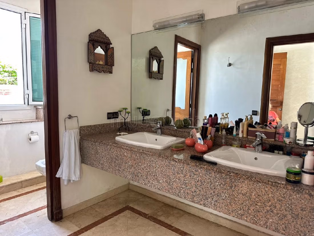 Suntuosa villa en venta en Mandarona. Pequeña superficie 526 m². Servicio de chimenea y conserjería