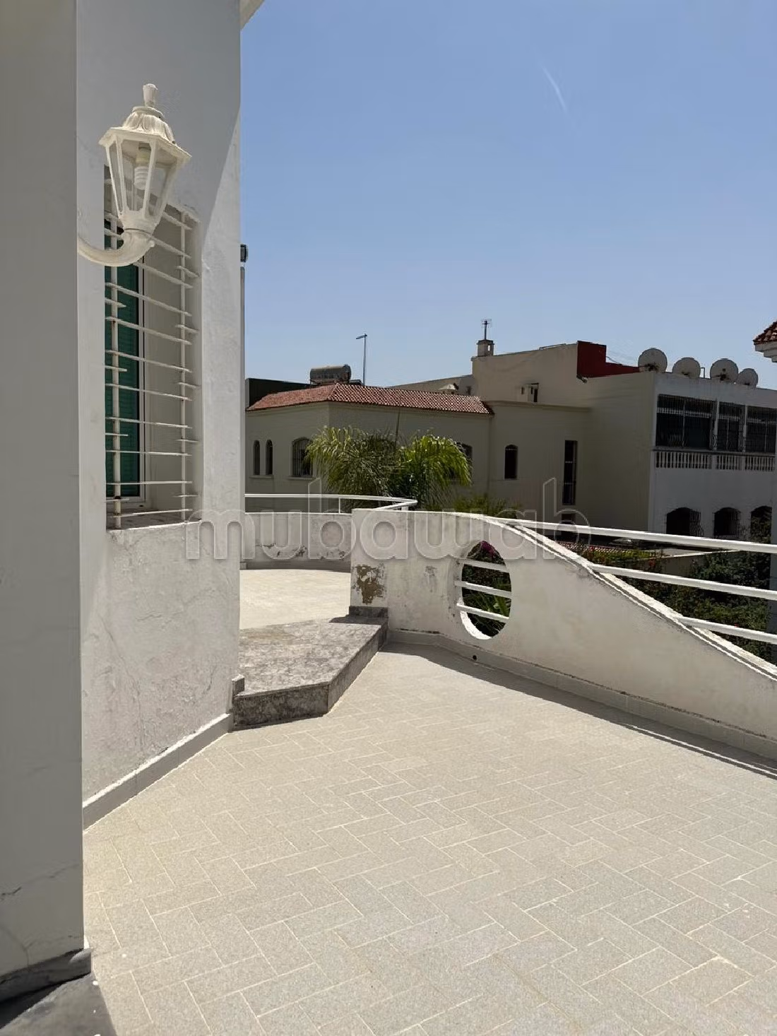 Suntuosa villa en venta en Mandarona. Pequeña superficie 526 m². Servicio de chimenea y conserjería