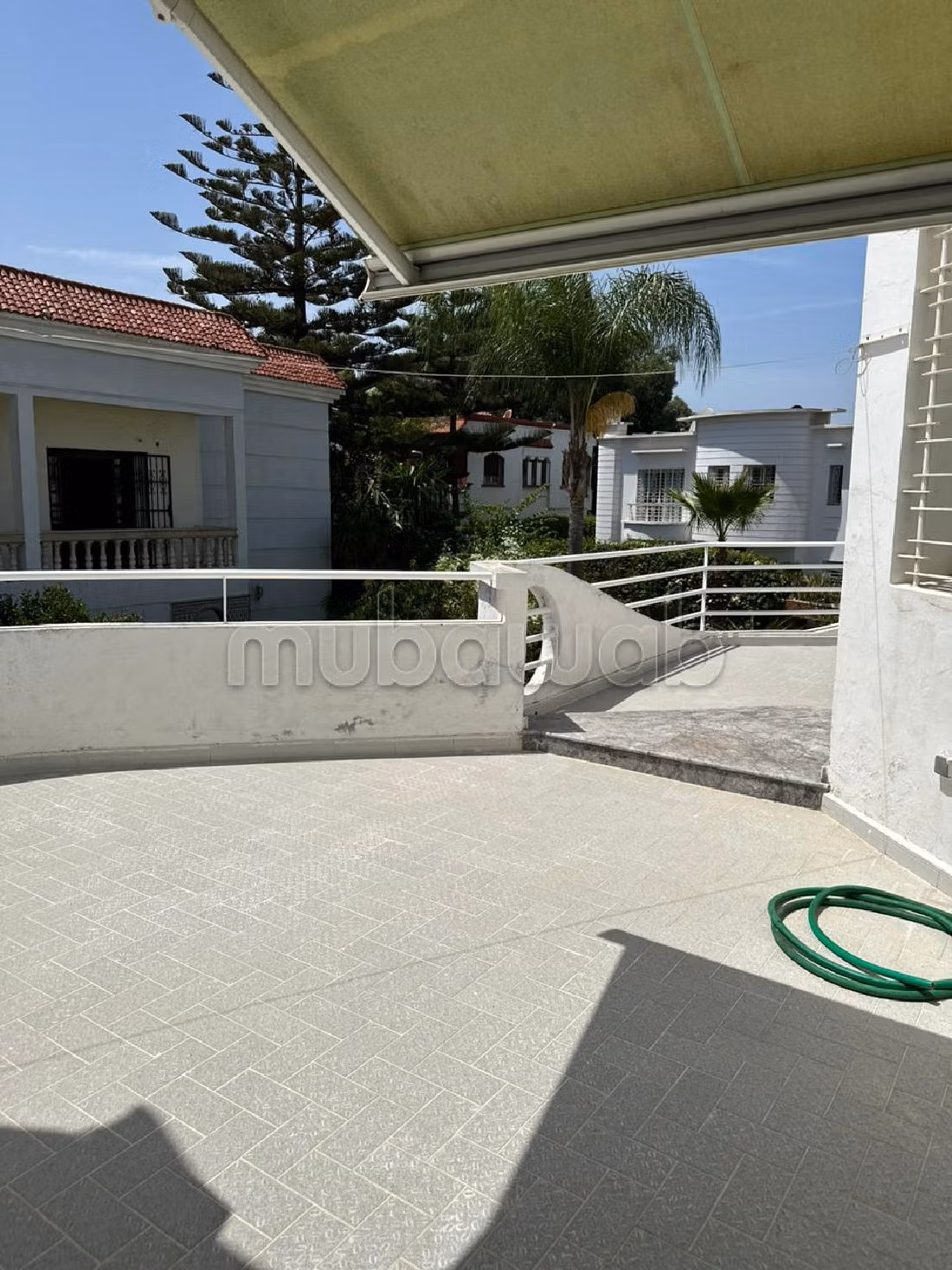 Suntuosa villa en venta en Mandarona. Pequeña superficie 526 m². Servicio de chimenea y conserjería