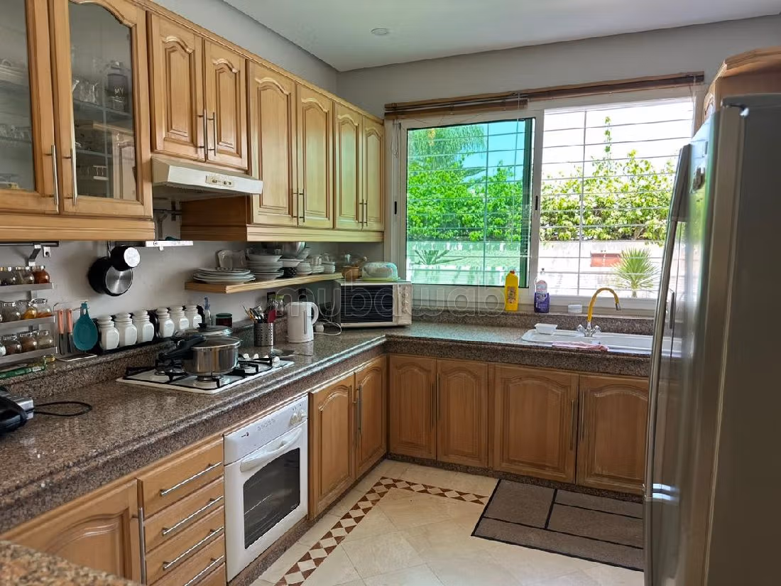 Suntuosa villa en venta en Mandarona. Pequeña superficie 526 m². Servicio de chimenea y conserjería