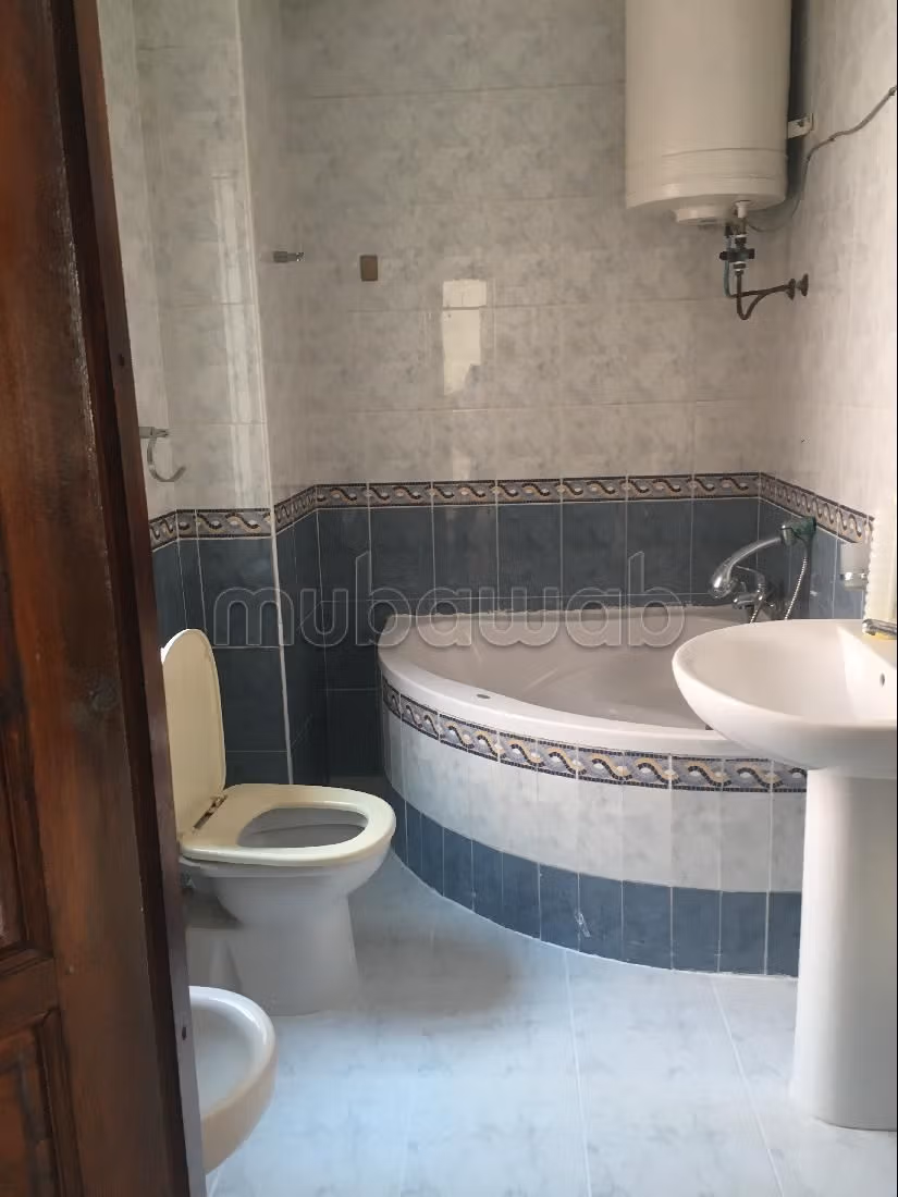 Sell apartment. 3 rooms. Satellite dish system and Moroccan living room. 