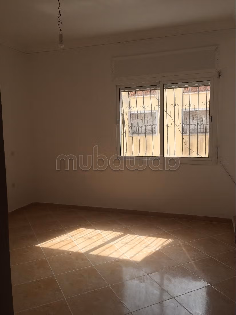 Sell apartment. 3 rooms. Satellite dish system and Moroccan living room. 